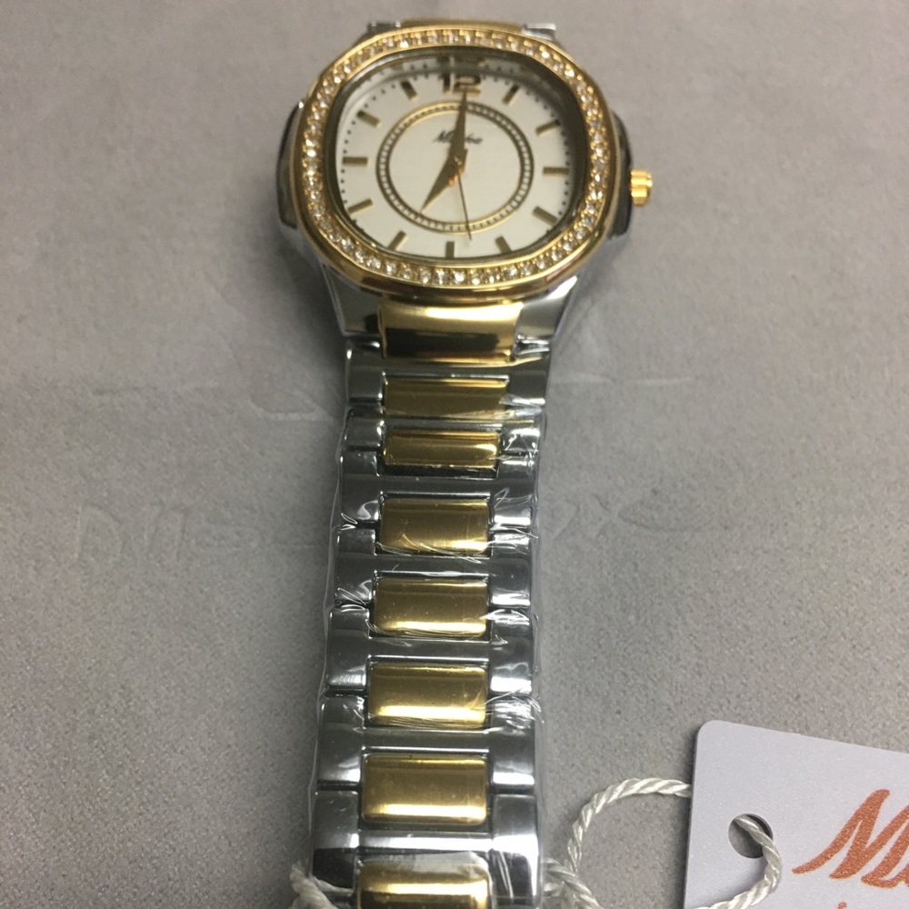 New women’s fashion watch - Picture 2 of 8
